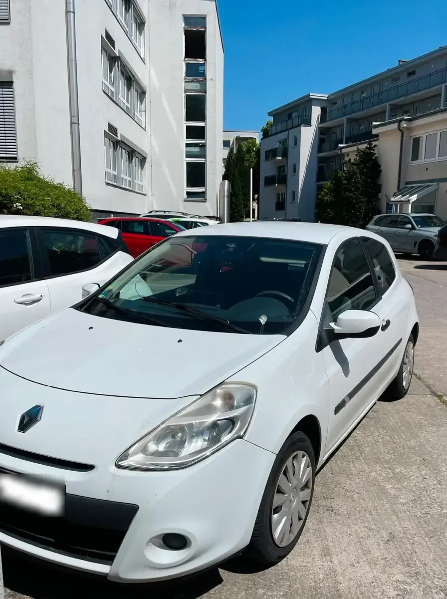 Używany Renault Clio IV 75 KM (55 kW) 2012 Biały Sedan/Limuzyna