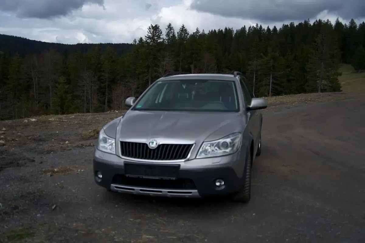 Gebraucht Skoda Octavia Scout 140 PS (102 kW) 2012 Andere farben Kombi