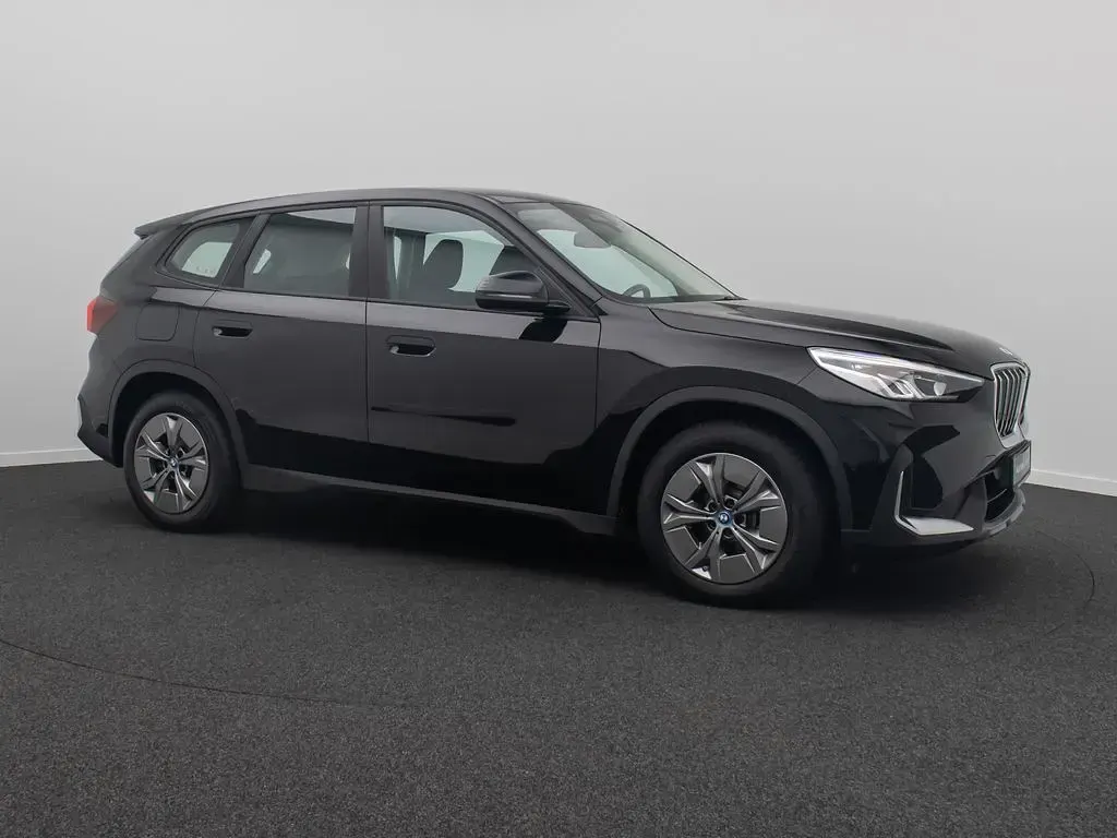 Używany BMW iX1 225 kW (306 KM) 2023 Czarny SUV