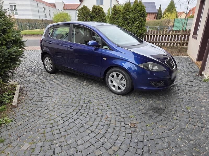 Second-hand Seat Altea 2004 Albastru Monovolum