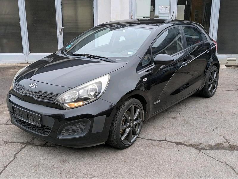 Schwarz Gebraucht 2012 Kia Rio Limousine | 4.890 € (Etwas zu teuer) - Bild 1/4