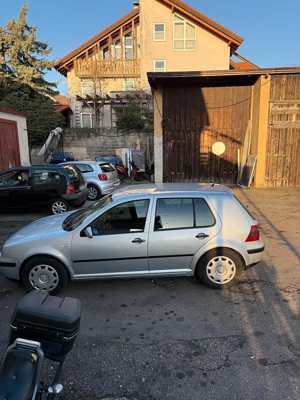 Gebraucht VW Golf IV 105 PS (77 kW) 2001 Silber Kleinwagen