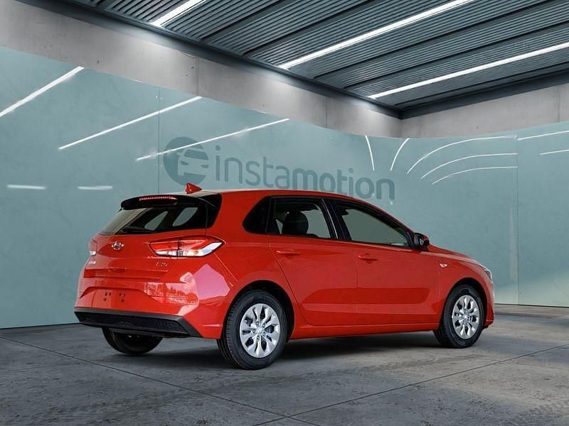 Gebraucht Hyundai i30 120 PS (88 kW) 2024 Rot Limousine