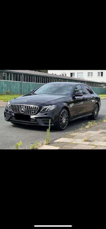 Schwarz Gebraucht 2017 Mercedes E350 AMG line Limousine | 25.999 € (Guter Preis) - Bild 1/4