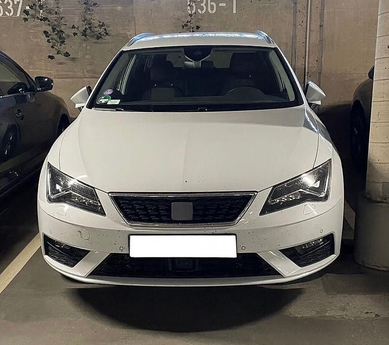 Weiß Gebraucht 2019 Seat Leon ST Style Kombi | 11.500 € (Guter Preis) - Bild 1/4