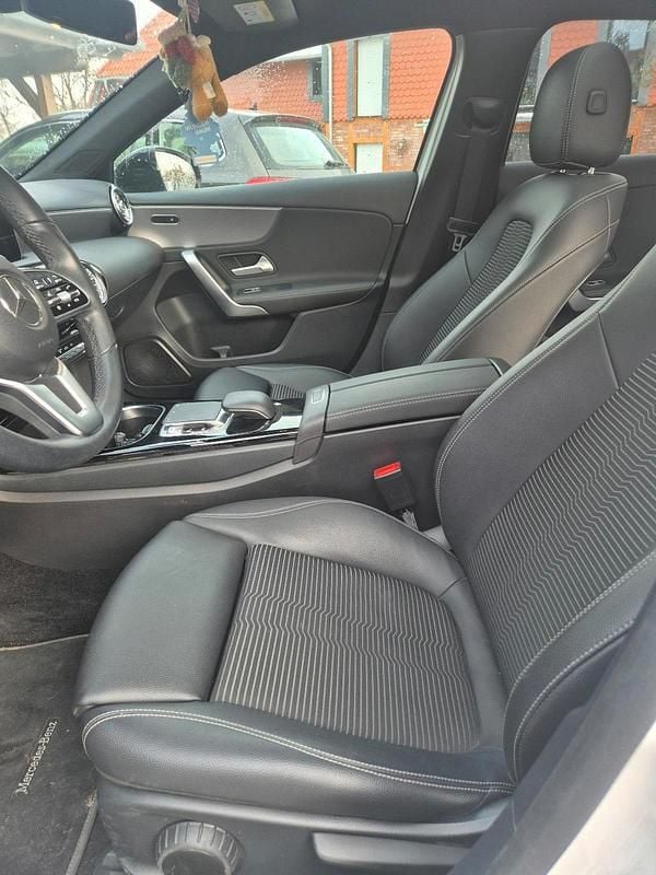 Gebraucht Mercedes A200 Night 163 PS (119 kW) 2019 Weiß Limousine