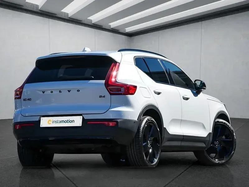 Gebraucht Volvo XC40 Plus 197 PS (144 kW) 2025 Weiß SUV