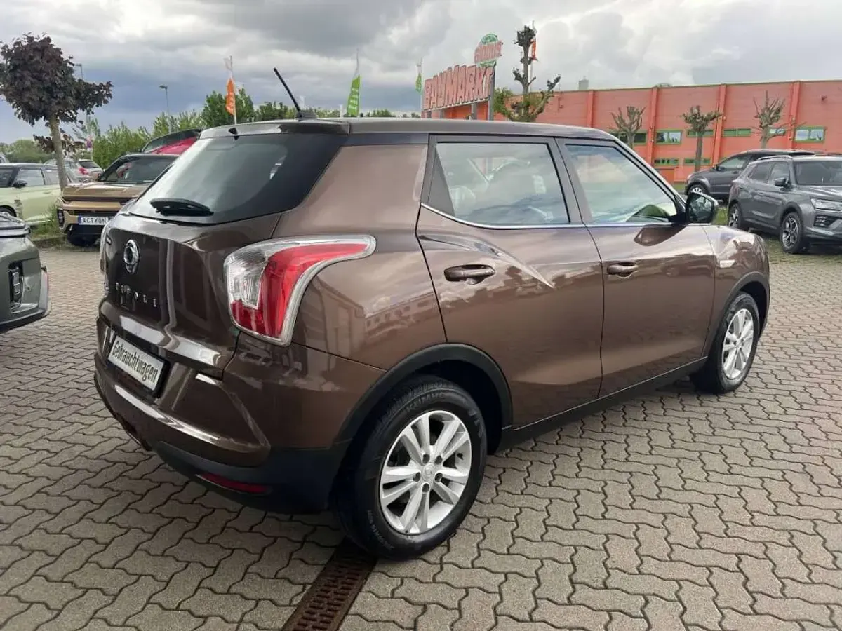 Gebraucht KGM Tivoli 128 PS (94 kW) 2017 Jazz brown metallic SUV