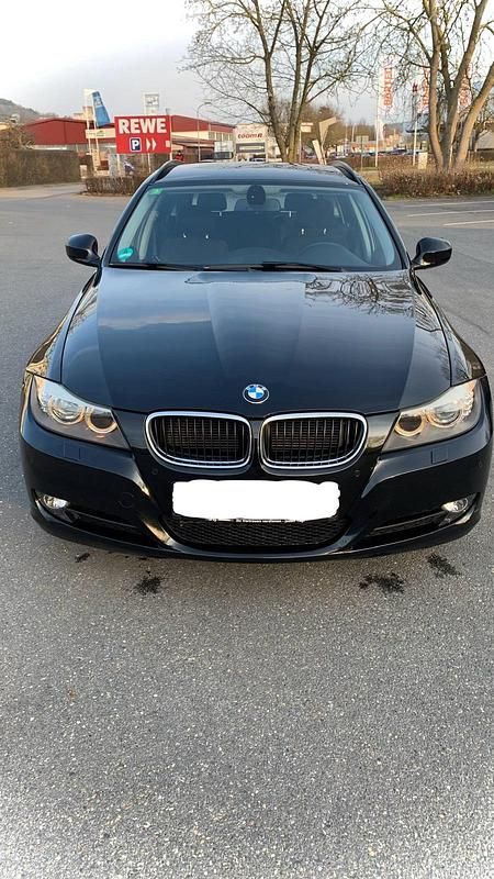 Gebraucht BMW 318 143 PS (105 kW) 2010 Schwarz Kombi