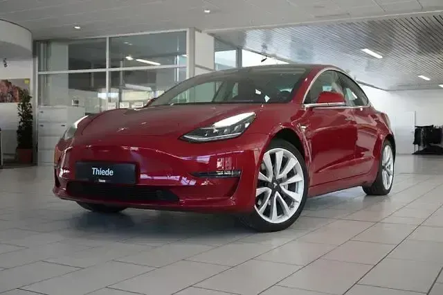 Used Tesla Model 3 350 kW (476 HP) 2019 Red Sedan