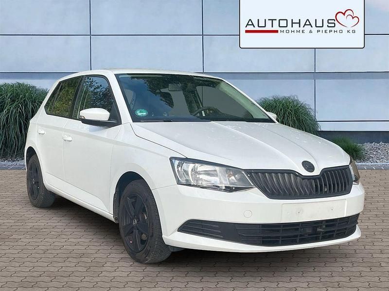 Weiß Gebraucht 2015 Skoda Fabia Ambition Limousine | 7.590 € (Fairer Preis) - Bild 1/4