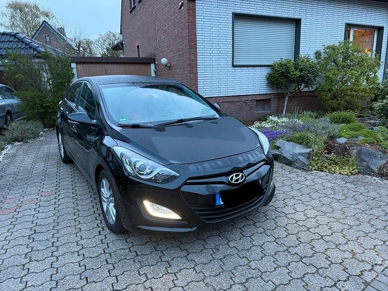 Gebraucht Hyundai i30 99 PS (72 kW) 2012 Schwarz Kleinwagen