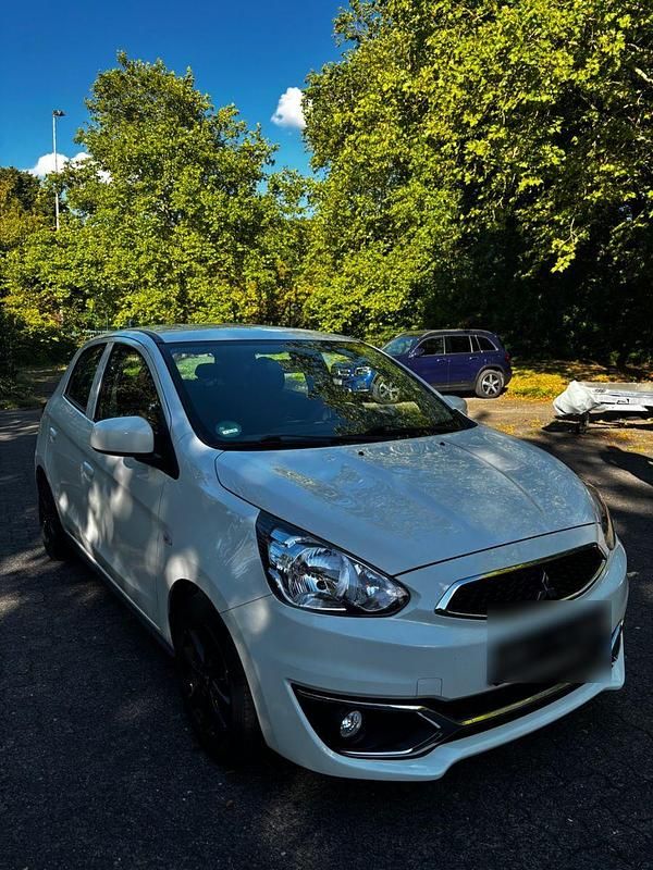 Weiß Gebraucht 2020 Mitsubishi Space Star Diamant Edition Kleinwagen | 6.700 € (Guter Preis) - Bild 1/4