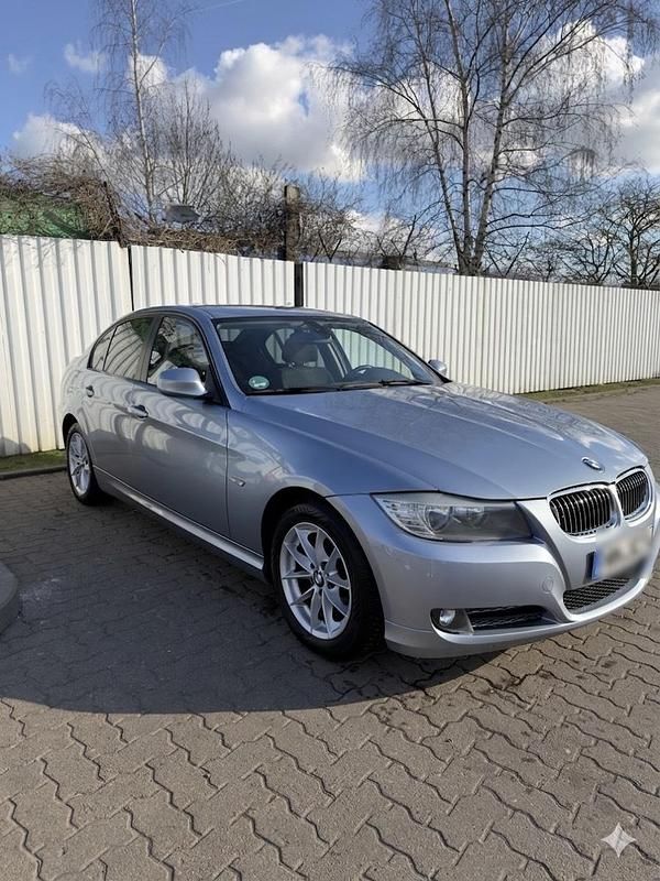 Gebraucht BMW 318 143 PS (105 kW) 2010 Blau Limousine