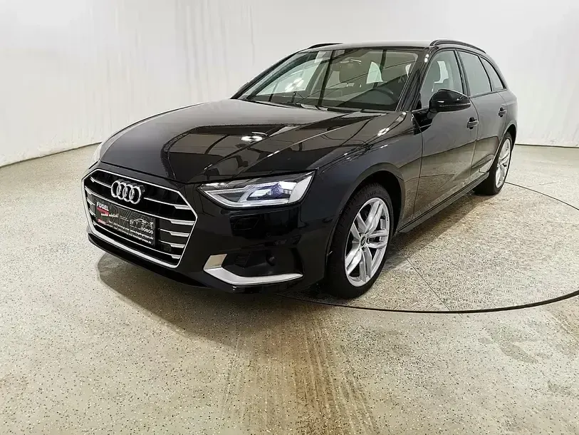 Gebraucht Audi A4 Advanced 204 PS (150 kW) 2022 Mythosschwarz metallic Kombi