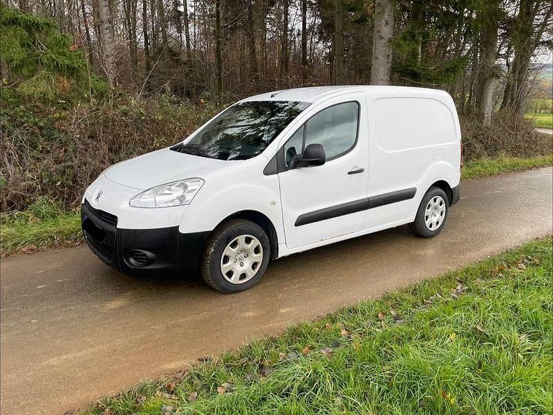 Weiß Gebraucht 2014 Peugeot Partner Van / Kleinbus | 5.300 € (Fairer Preis) - Bild 1/4