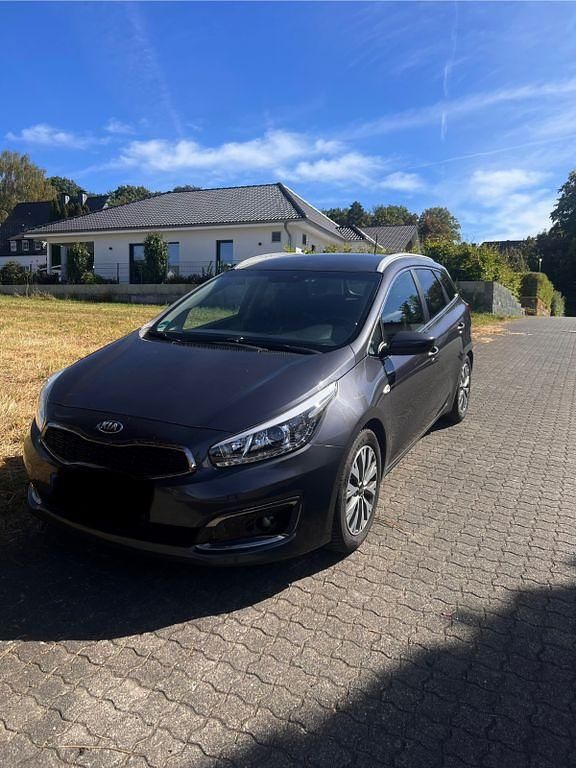 Grau Gebraucht 2016 Kia Ceed Sportswagon Spirit Kombi | 10.500 € (Etwas zu teuer) - Bild 1/4