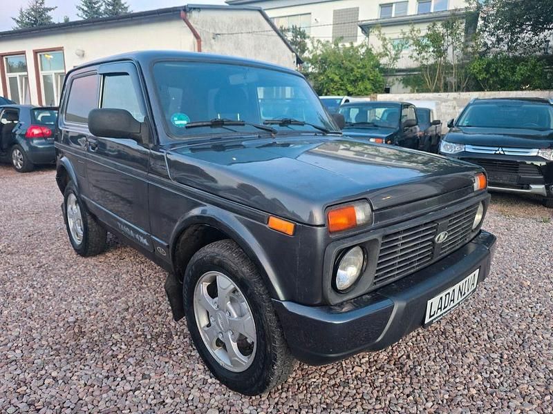 Grau Gebraucht 2016 Lada Taiga SUV | 5.500 € (Guter Preis) - Bild 1/4