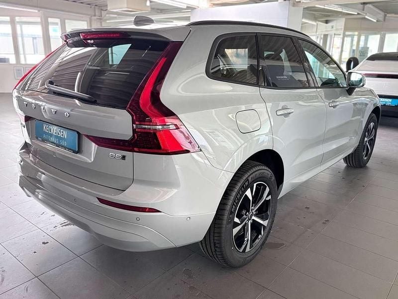 Neu Volvo XC60 Core 250 PS (183 kW) 2026 Grau SUV