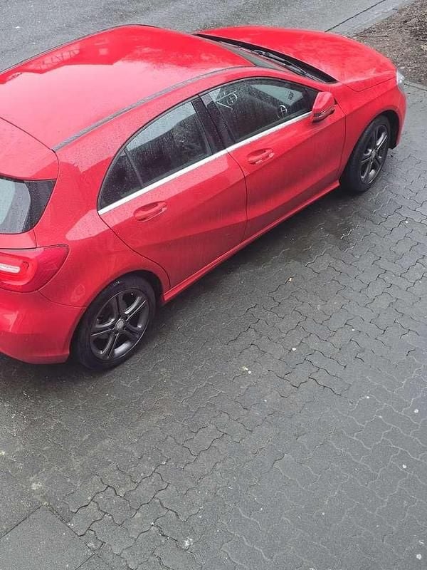 Gebraucht Mercedes A200 156 PS (114 kW) 2013 Rot Kleinwagen