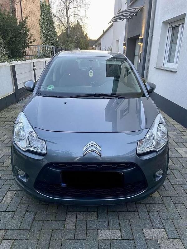 Grau Gebraucht 2010 Citroën C3 Advance Kleinwagen | 3.500 € (Fairer Preis) - Bild 1/4