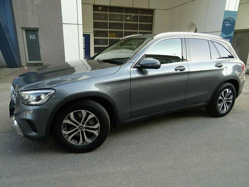 Gebraucht Mercedes GLC220 194 PS (142 kW) 2020 Selenitgrau met (metallic) SUV