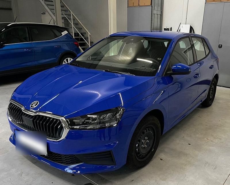 Second-hand Skoda Fabia 80 CP (58 kW) 2023 Albastru Hatchback