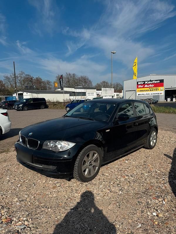 Gebraucht BMW 116 122 PS (89 kW) 2011 Schwarz Kleinwagen