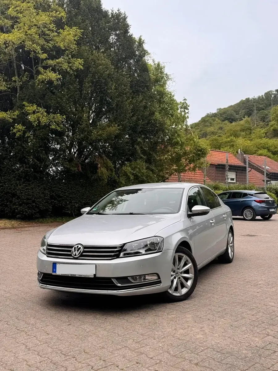 Gebraucht VW Passat 125 PS (91 kW) 2011 Grau Limousine