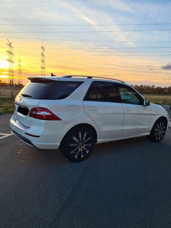 Gebraucht Mercedes ML350 258 PS (189 kW) 2012 Weiß SUV