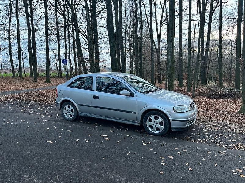 Silber Gebraucht 1999 Opel Astra Limousine | 1.050 € (Superpreis) - Bild 1/4