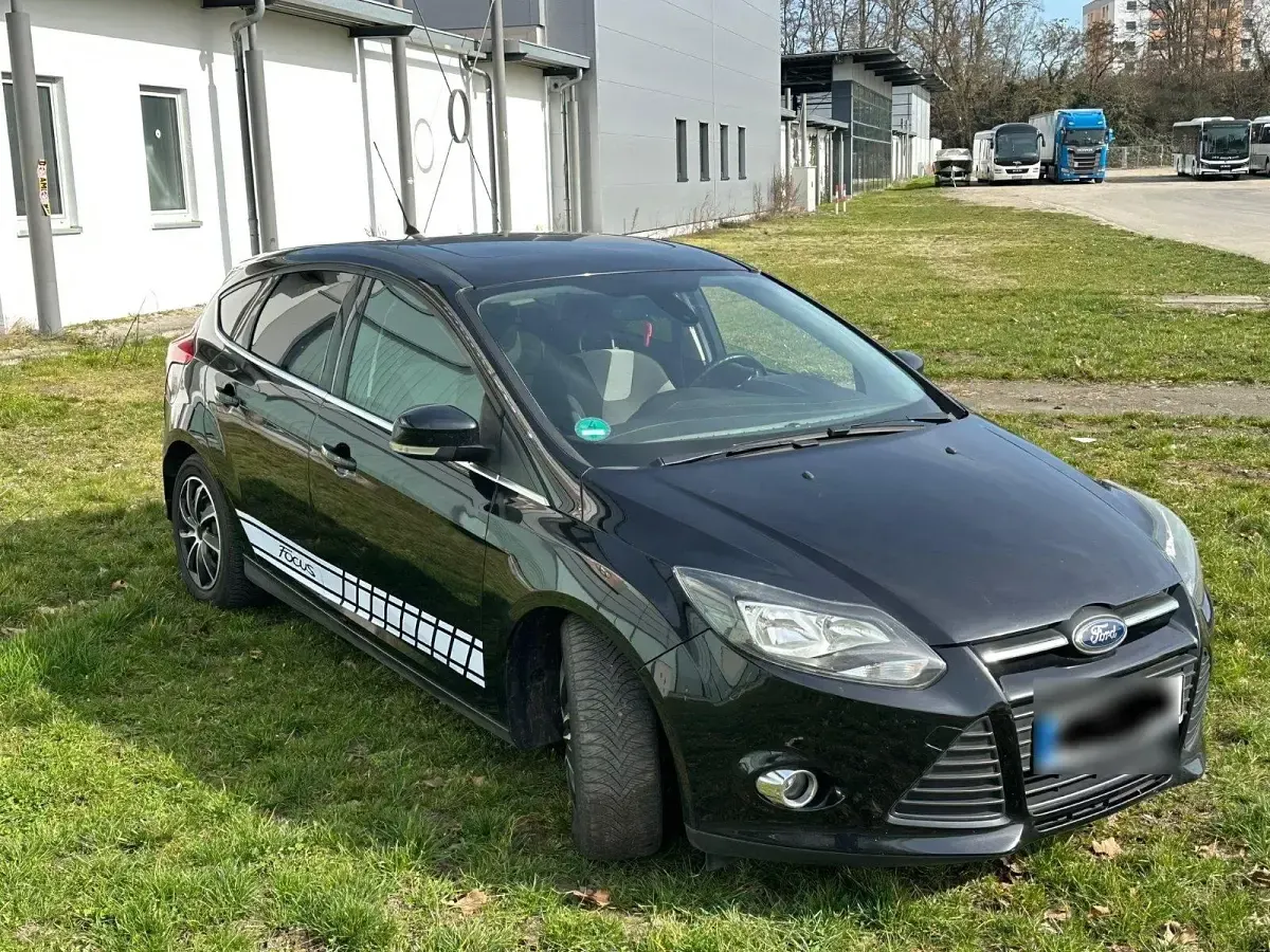 Gebraucht Ford Focus 125 PS (91 kW) 2014 Schwarz Coupé