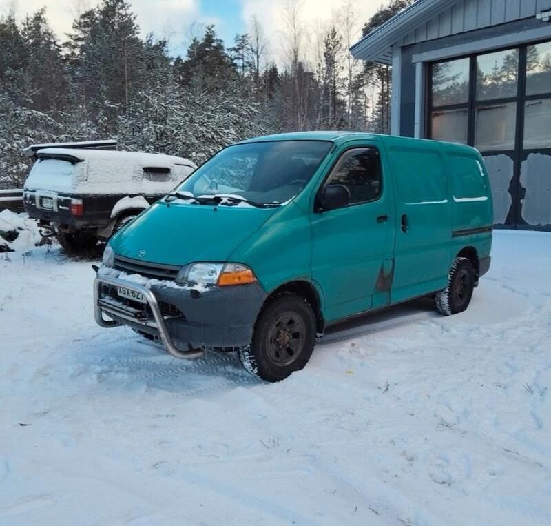 Blau Gebraucht 1997 Toyota HiAce Van / Kleinbus | 5.100 € - Bild 1/4