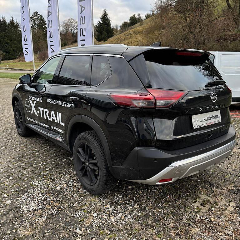 Gebraucht Nissan X-Trail Tekna 163 PS (119 kW) 2024 Black/schwarz (metallic) SUV