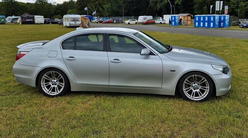 Gebraucht BMW 525 192 PS (141 kW) 2004 Silber Limousine