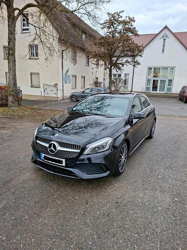 Schwarz Gebraucht 2018 Mercedes A180 Edition Kleinwagen | 20.500 € (Guter Preis) - Bild 1/4