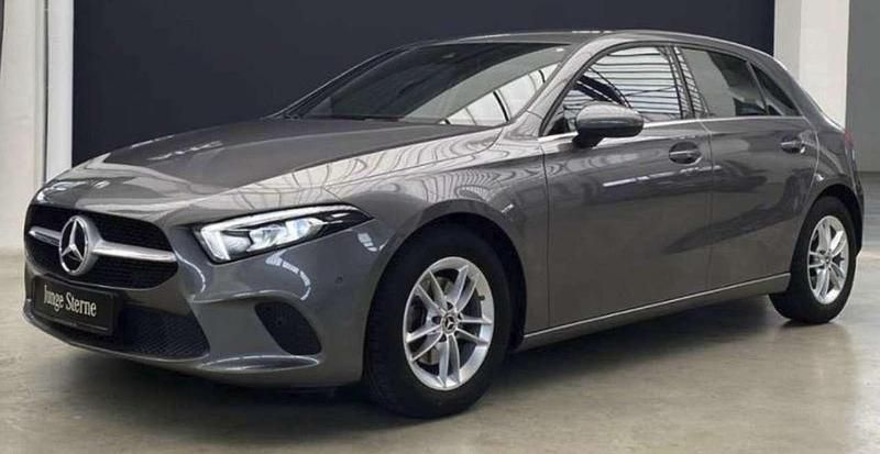 Grau Gebraucht 2019 Mercedes A180 Limousine | 18.250 € (Guter Preis) - Bild 1/4