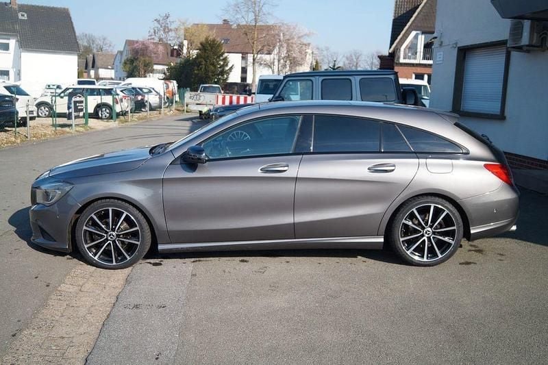 Gebraucht Mercedes CLA220 Shooting Brake 177 PS (130 kW) 2016 Grau Kombi