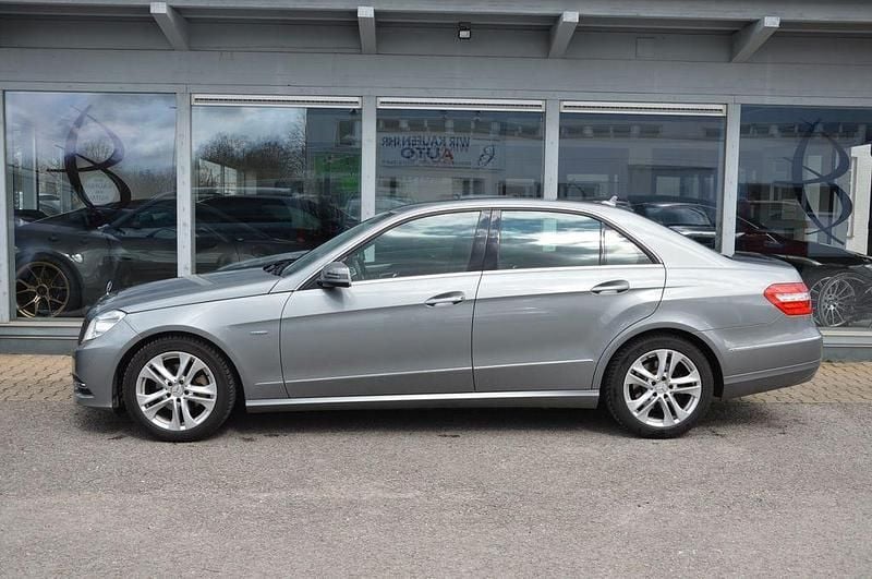 Gebraucht Mercedes E200 Avantgarde 184 PS (135 kW) 2011 Palladiumsilber Limousine