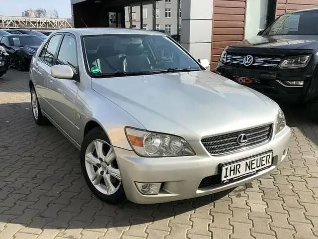 Second-hand Lexus IS200 155 CP (114 kW) 2002 Argintiu Berlinǎ