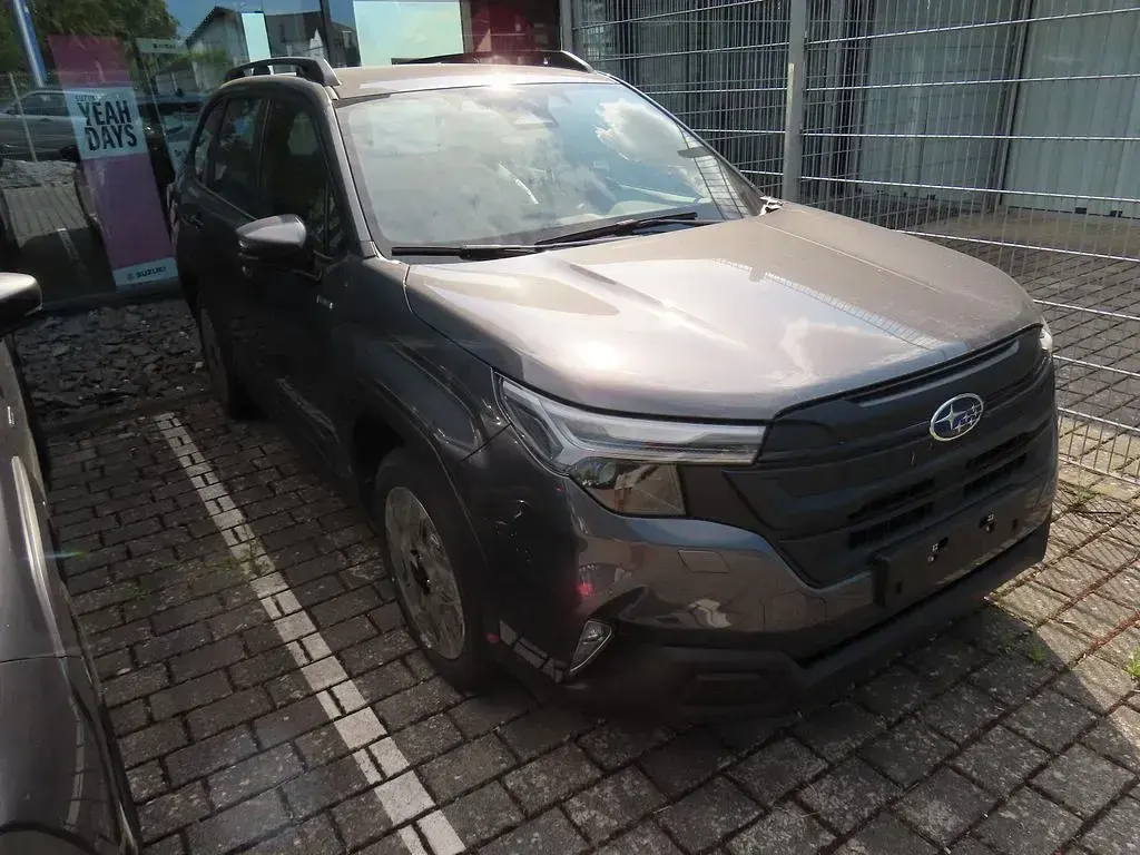 Neu Subaru Forester 136 PS (100 kW) 2026 Grau SUV