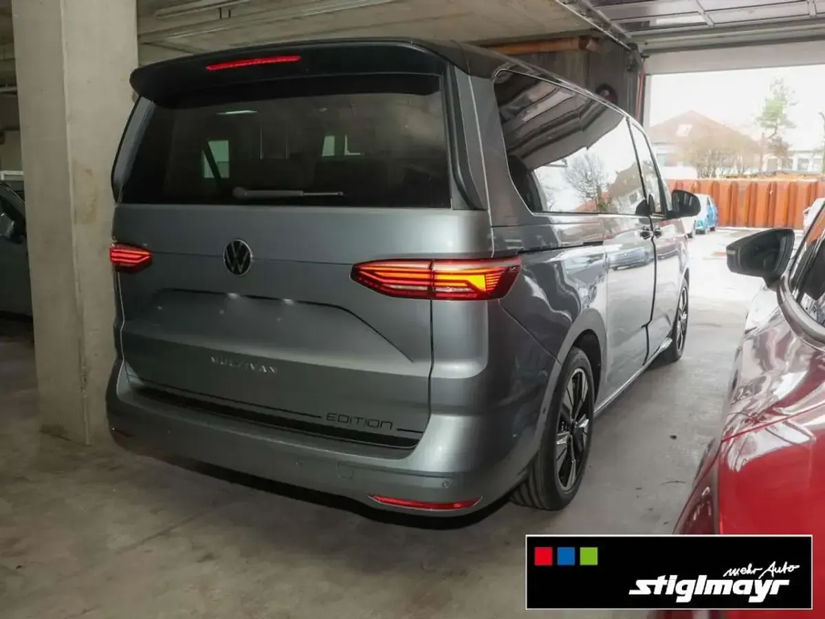 Neu VW Multivan Life 150 PS (110 kW) 2026 Schwarz Van / Kleinbus