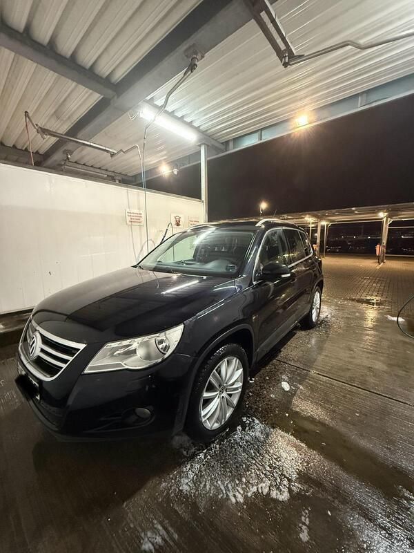 Schwarz Gebraucht 2011 VW Tiguan Team SUV | 9.700 € (Etwas zu teuer) - Bild 1/4