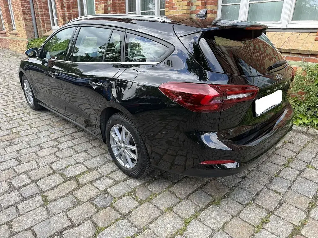 Gebraucht Ford Focus Titanium 125 PS (91 kW) 2023 Schwarz Limousine