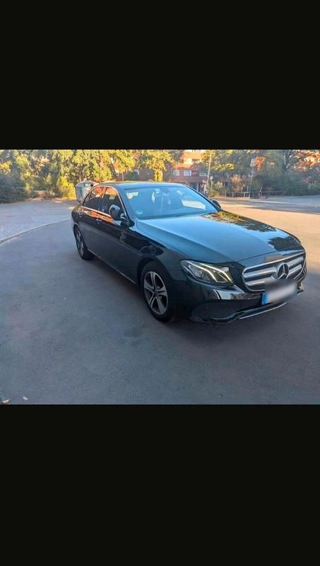 Schwarz Gebraucht 2018 Mercedes E220 Avantgarde Limousine | 14.000 € (Guter Preis) - Bild 1/4