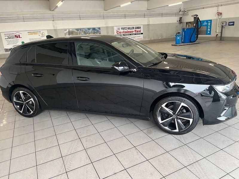 Gebraucht Opel Astra 131 PS (96 kW) 2025 Schwarz Limousine