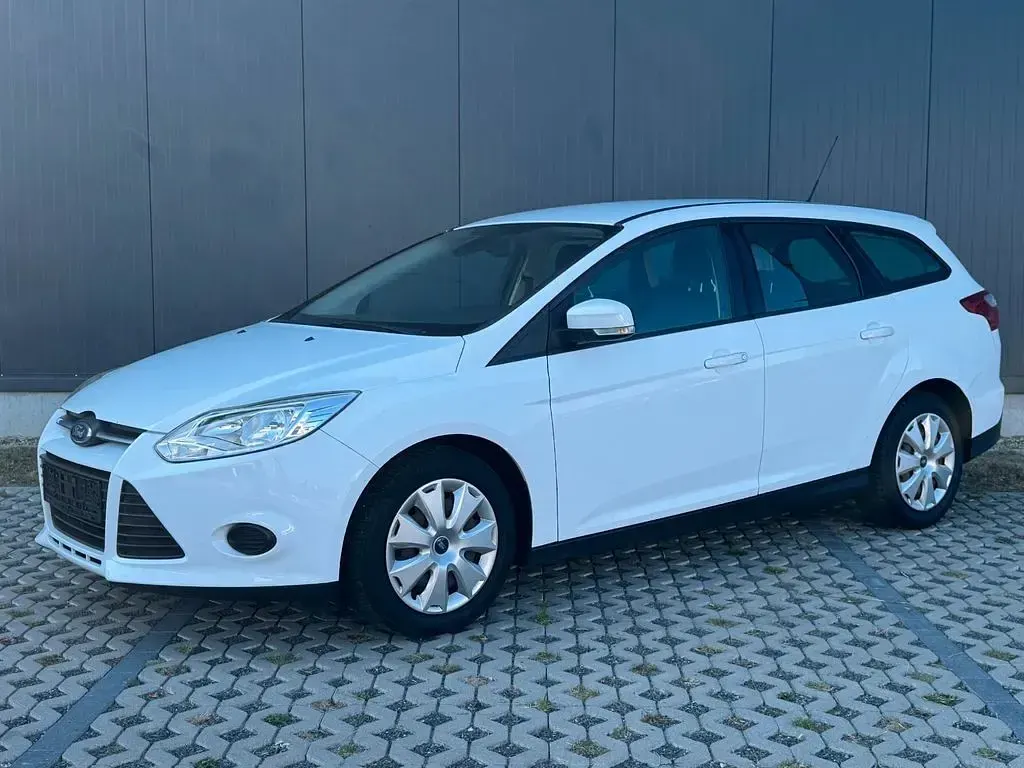 Gebraucht Ford Focus Trend 95 PS (69 kW) 2014 Weiß Limousine