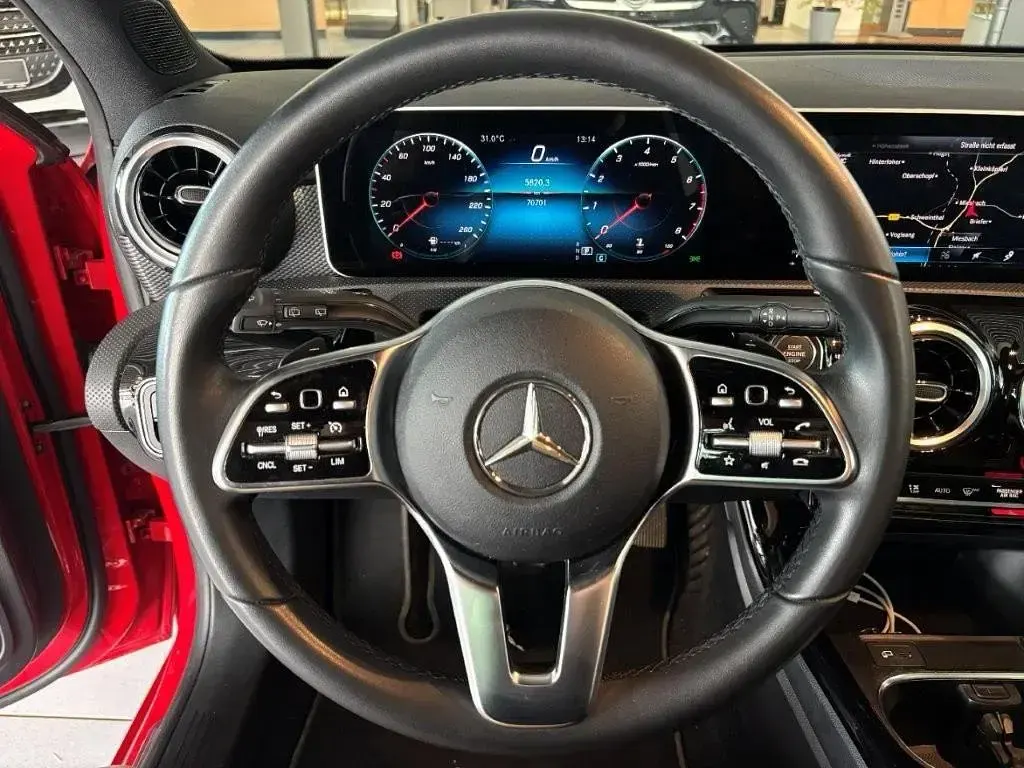 Gebraucht Mercedes A200 156 PS (114 kW) 2018 Rot Limousine