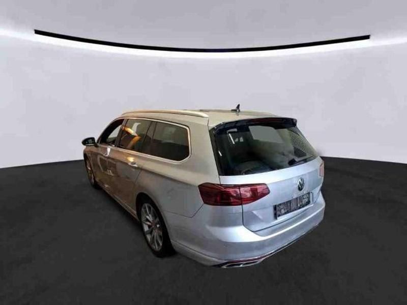 Gebraucht VW Passat IQ Drive 200 PS (147 kW) 2023 Pyritsilber metallic Kombi