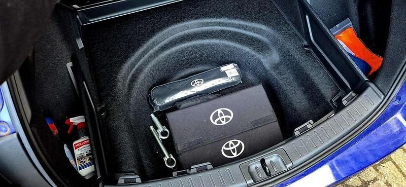 Blau Gebraucht 2024 Toyota Corolla Club Kombi | 22.250 € - Bild 1/4